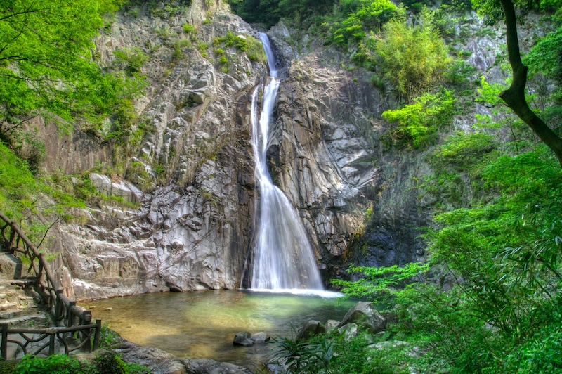 kobe_waterfall.jpg